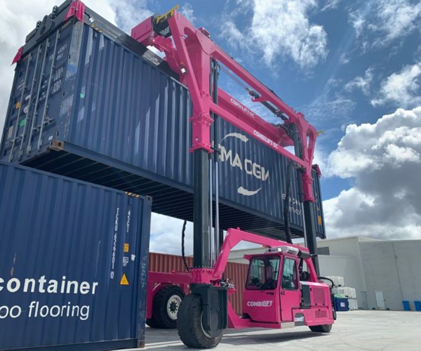 Straddle Carrier