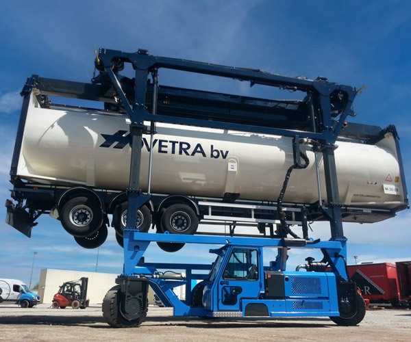 Straddle Carrier