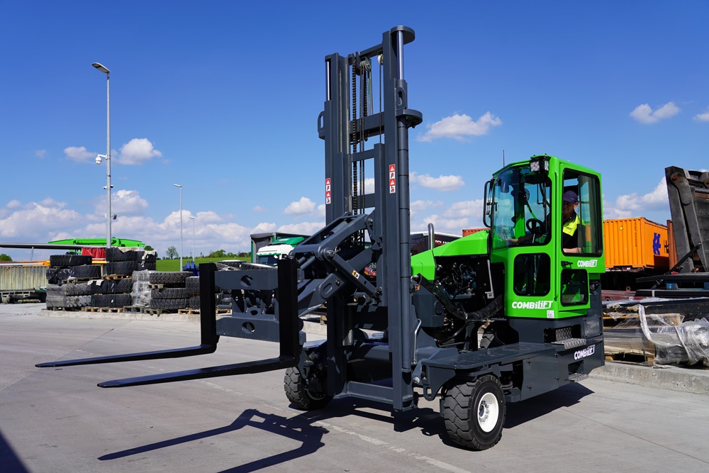 A Combilift CMB00508 in an industrial yard